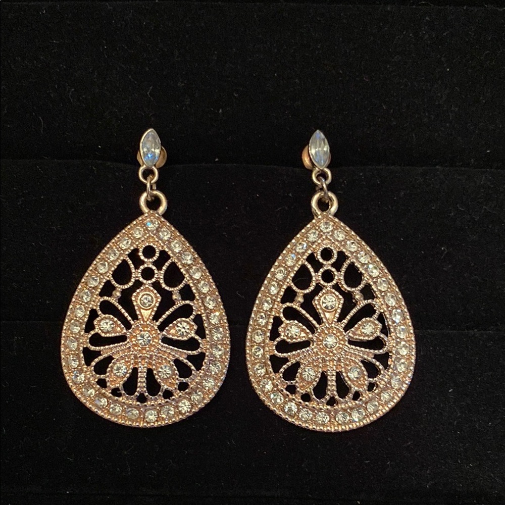 Elegant Gold Teardrop Earrings